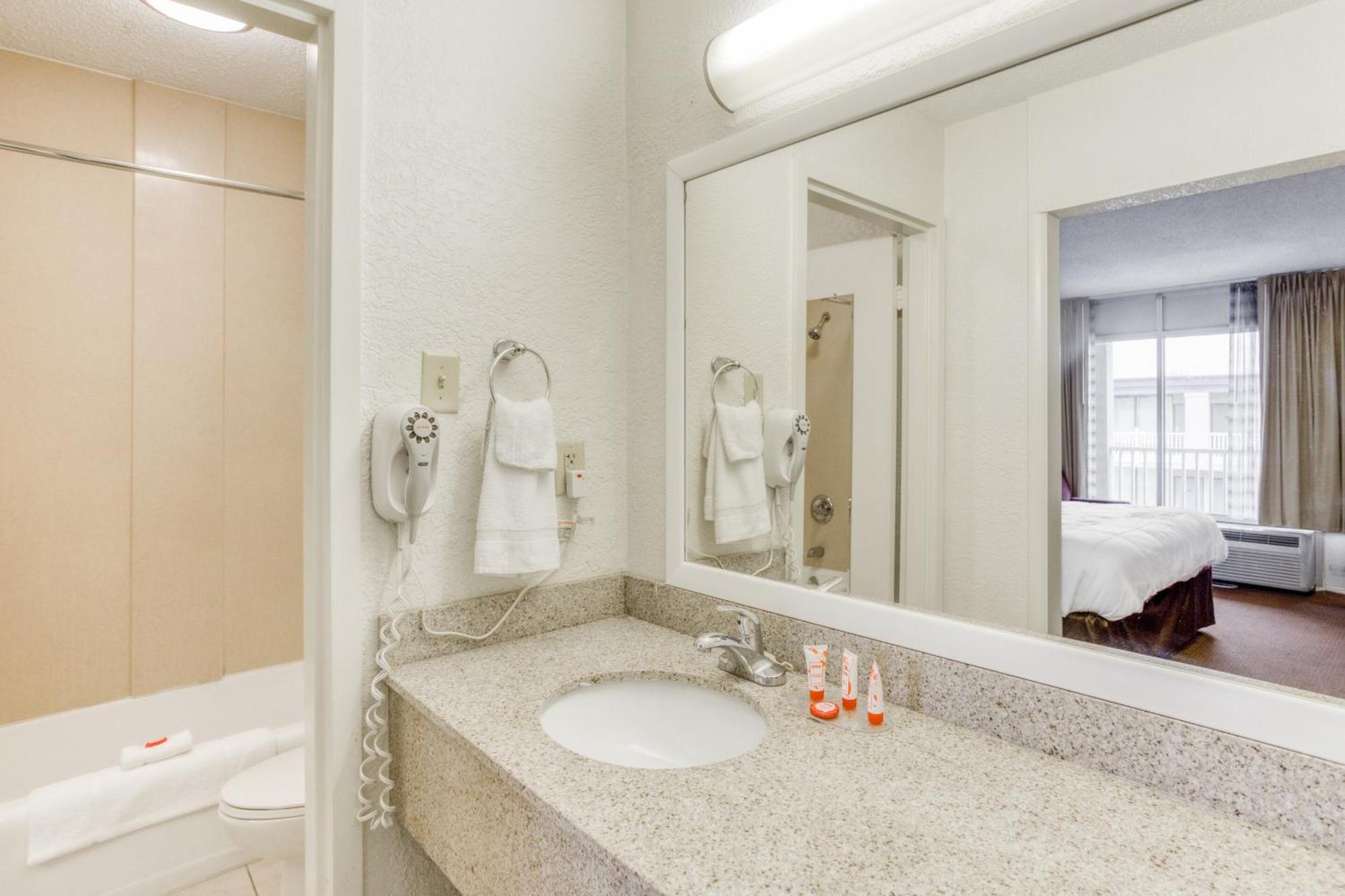 Oyo Townhouse Owensboro West Hotel ภายนอก รูปภาพ